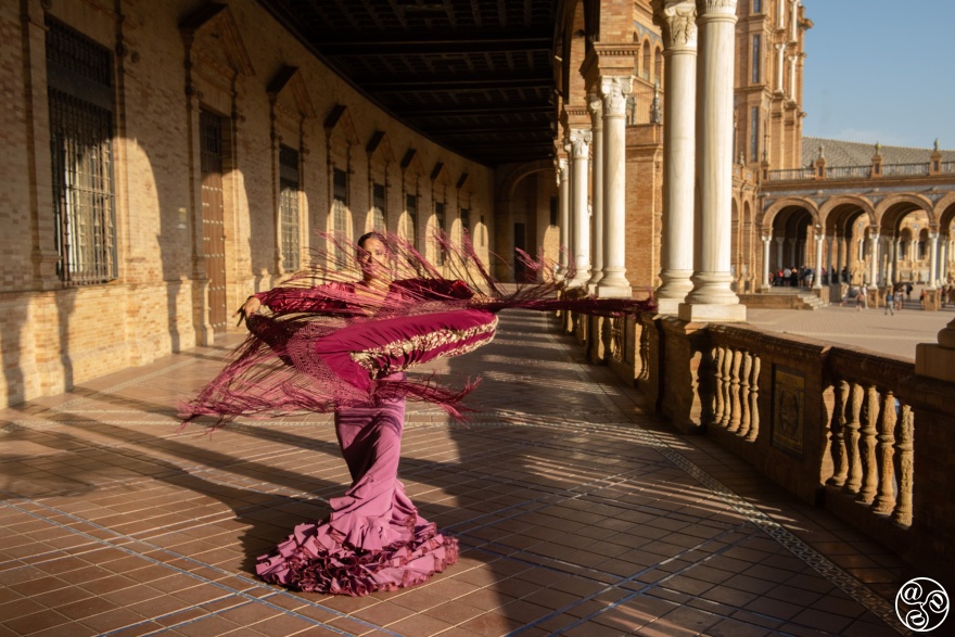 Flamboyant flamenco in the Plaza de España © Michelle Chaplow