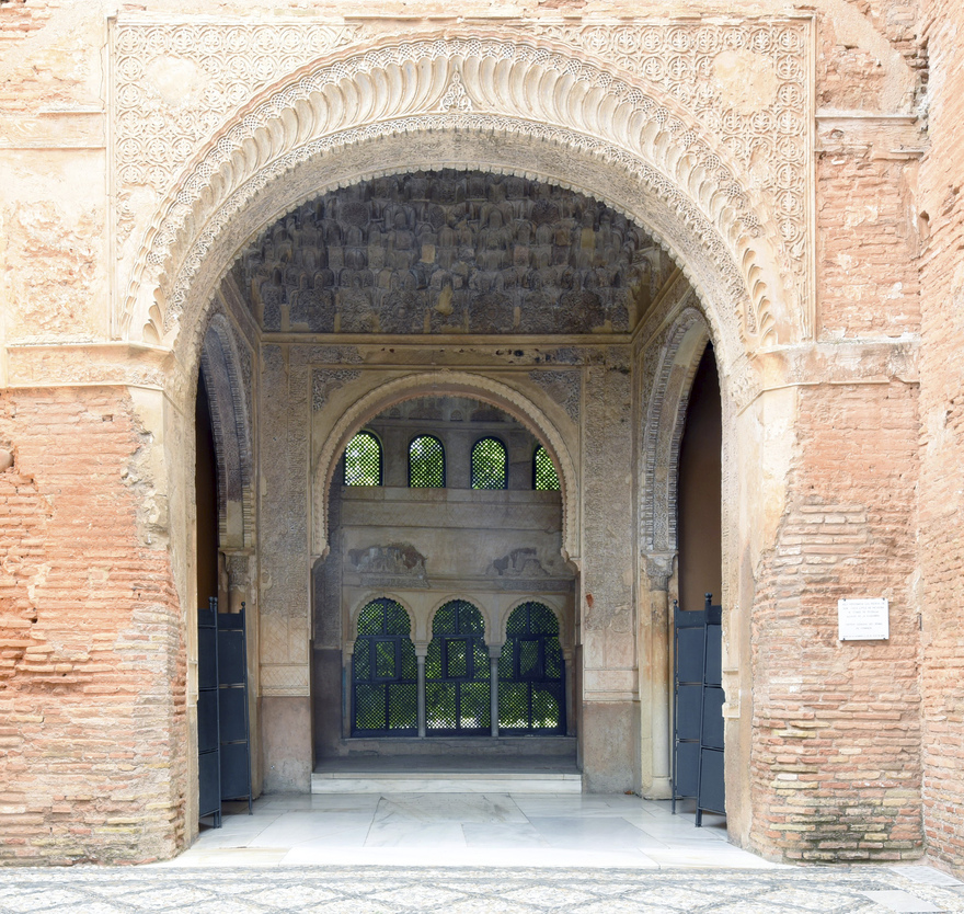 Patio de Isabel la Católica inside the old Monastery (current Parador) © Michelle Chaplow