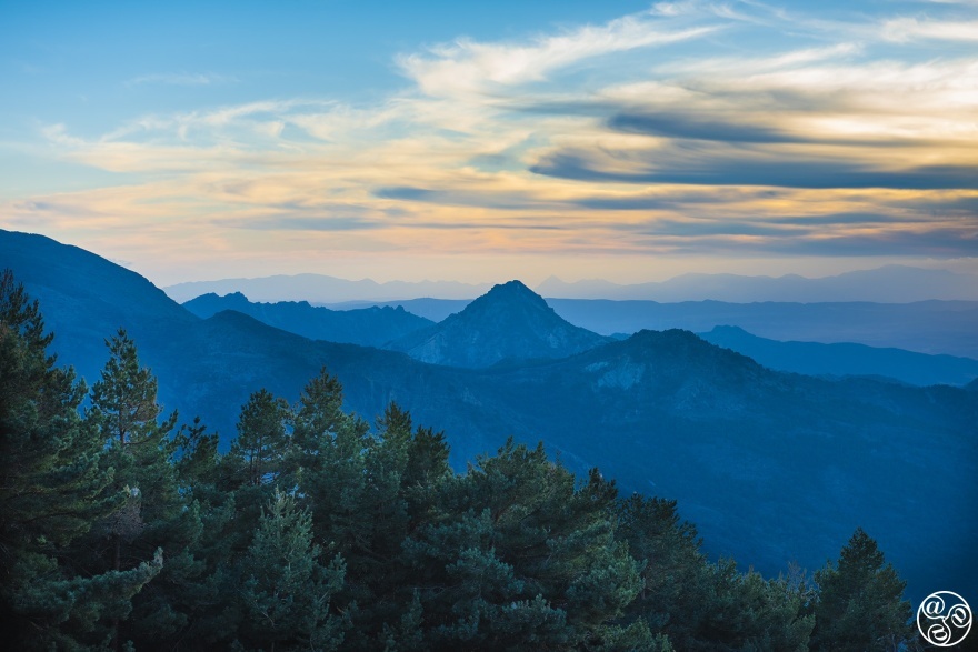 The foothills of The Sierra Nevada © Michelle Chaplow