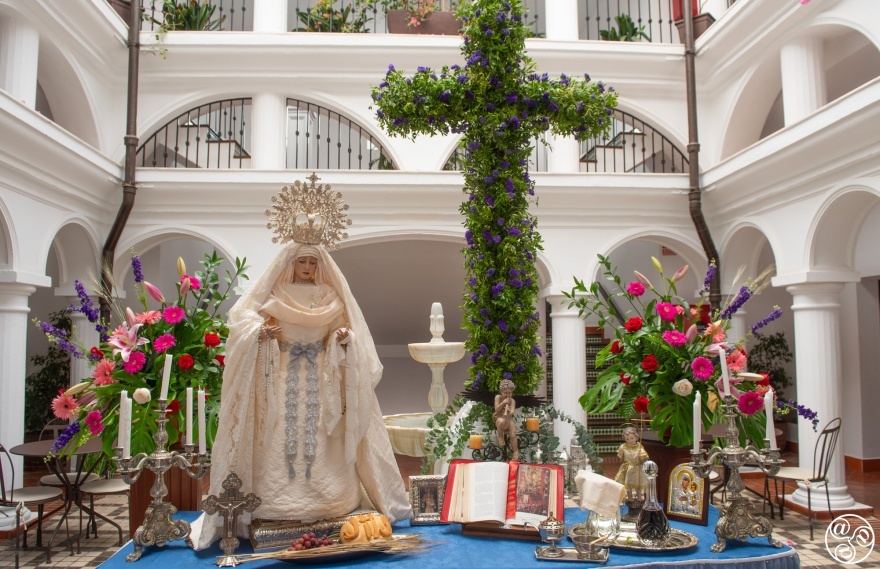 The Corpus Christi decorations at the charming La Fonda hotel are well worth a visit.© Michelle Chaplow