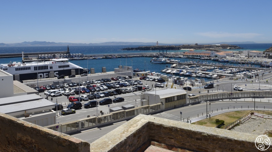 The port of Tarifa with spectacular views to Africa © Michelle Chaplow