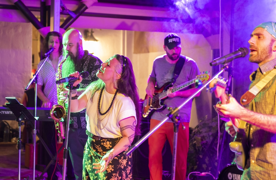 Pueblos Blancos Music Festival in Jimera de Libar Sara Acero from Cali, Colombia on stage (c) Michelle Chaplow