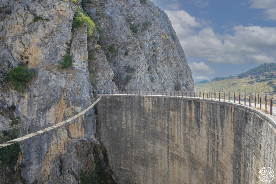 The Presa de los Caballeros (Dam)  forms the Embalse de Montejaque (Montejaque reservoir) © Chris Chaplow
