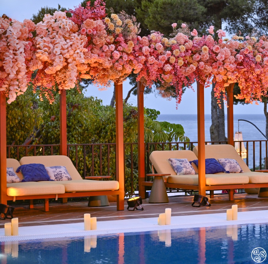 The placement of the flowers, for the opening, took a team of 20 florists  over 500 hours.© Michelle Chaplow