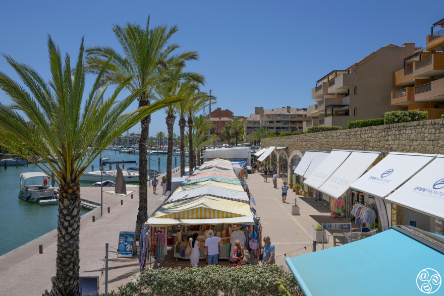 The Sunday Sotogrande Craft Market, is a high-end antiques and crafts market held every Sunday morning at Ribera del Marlin, near Sotogrande Marina