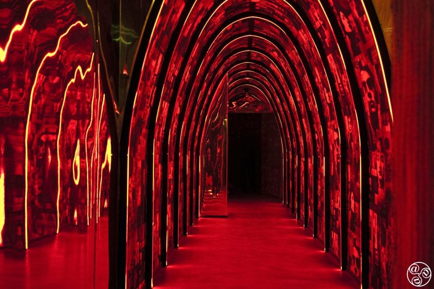 The tunnel to the dance floor © Michelle Chaplow