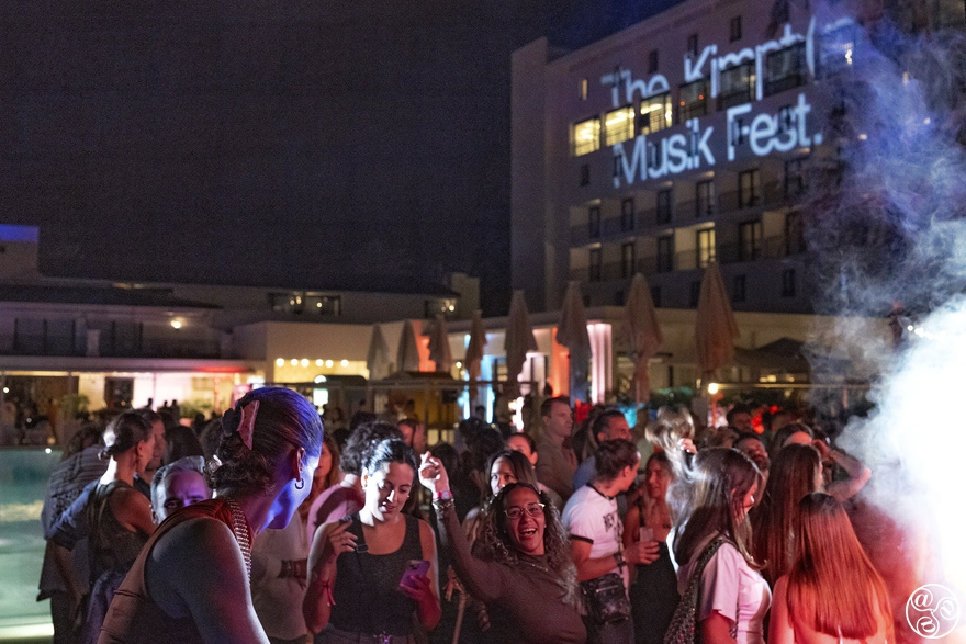 Poolside at the Kimpton Musik fest © Michelle Chaplow