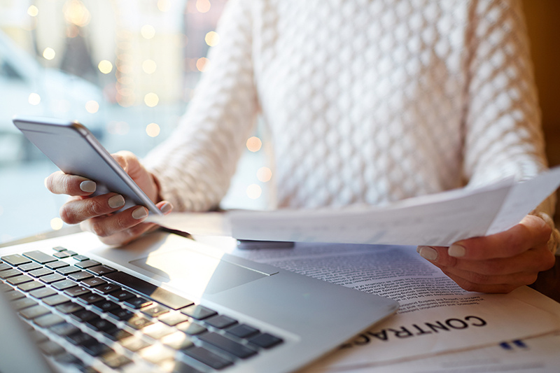 Mobile Phone Contracts © istockphoto 