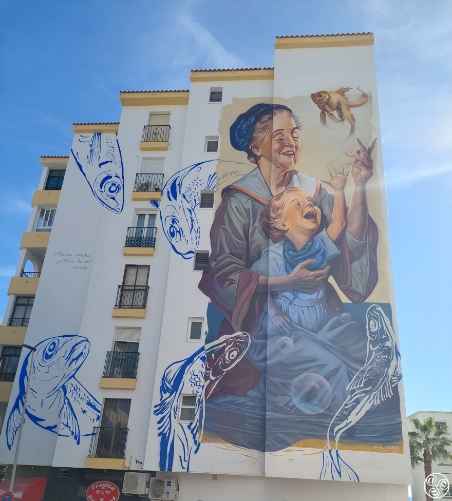 'El vínculo que nos une' ('The bond that unites us') is by artist Ignacio Basave Cavanna from Madrid.