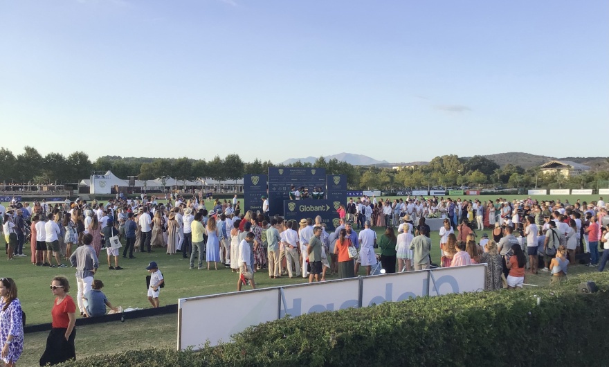 Presentation of 2022 Copa de Oro to Dubai polo team
