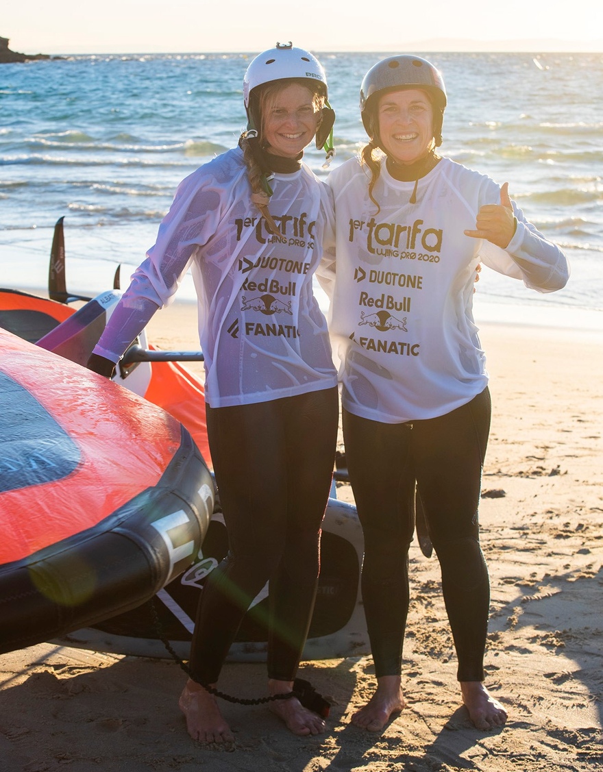 Womens Finalists, runner up Laura Rudolph (left) and winner Eva Wyss (right)
