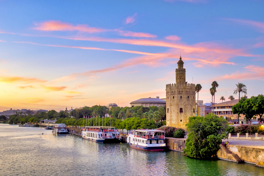 The Torre del Oro (Golden Tower), which dominates the banks of the river Guadalquivir © istockphoto
