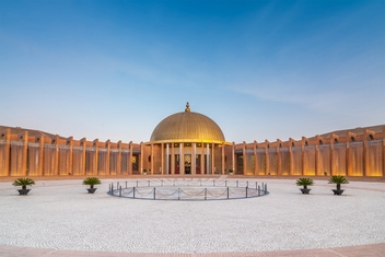The iconic golden dome and semi-circular architecture of the FIBES Conference and Exhibition Centre in Seville. © M. Rodríguez.