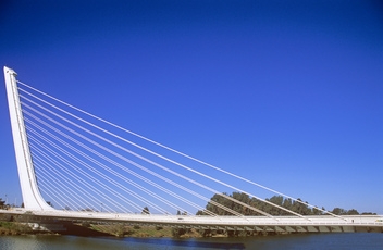The Alamillo bridge was designed by world-famous architect Santiago Calatrava, the spectacular 250-metre high Alamillo has a single arm to bear its entire weight. © Michelle Chaplow