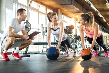 Start your fitness journey in Andalucia, with a personal trainer. © istockphoto