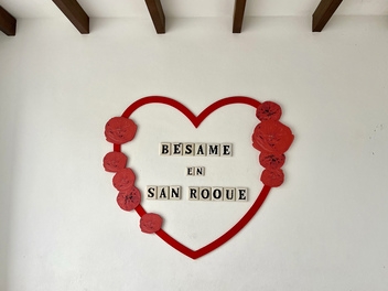 Bésame en San Roque, Kiss me in San Roque in the Plaza de Armas © Michelle Chaplow