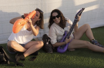 Festivals fans practice at Andalucia Big © Michelle Chaplow
