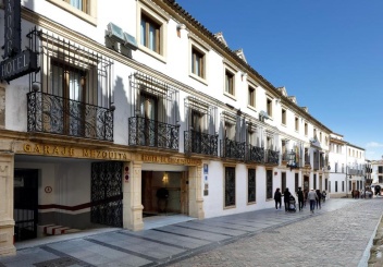 Hotel Conquistador opposite the Mosque - Cathedral  © Booking