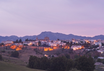 It is well worth staying over in Ronda and enjoying the fabulous sunsets and sunrises over the valley. © Michelle Chaplow