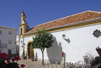 Espirito Santo Parish Church, Pujerra  © Michelle Chaplow