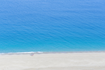 Pristine, sun-soaked beach in Almeria © Michelle Chaplow