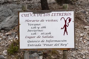Cuevas de los Letreros 