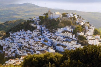 Wake up to whitewashed streets, breathtaking views, and authentic charm. Book a house or apartment in the white village of Casares today