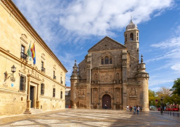 Palacio de las Cadenas and Capilla del Salvador in Plaza de Vazquez de Molina. © Michelle Chaplow