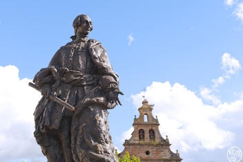 The staute to Carlos III in Santa Elena  © Michelle Chaplow