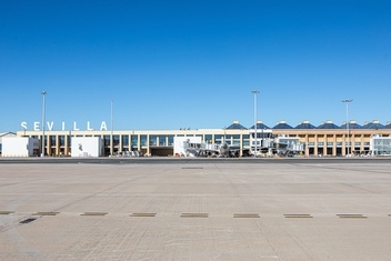Seville Airport apron - AENA 