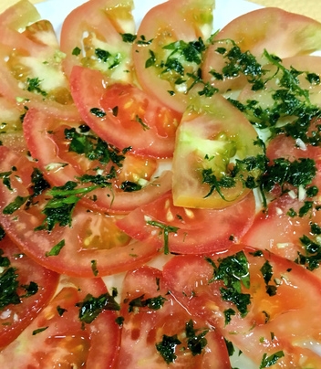 With just olive oil, fresh Andalusian tomatoes, sea salt, parsley, and black pepper you can create a feast © Michelle Chaplow