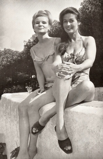 Shelagh Tennant y Jane Dolinger, villa La Paloma, Torremolinos (1964). Cortesía Torremolinos Chic. 