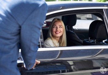 Pre booked private taxis and Shuttle servicea are a great way to get from the airport to your holiday destination © stock