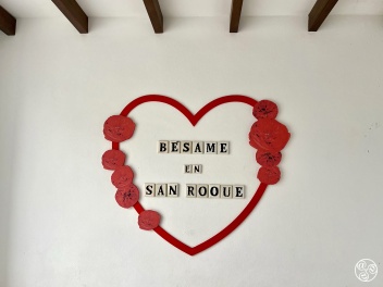 Bésame en San Roque, Kiss me in San Roque in the Plaza de Armas © Michelle Chaplow