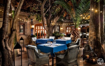 Al Fresco dining © Booking.com / Hotel Alfonso XIII, a Luxury Collection Hotel