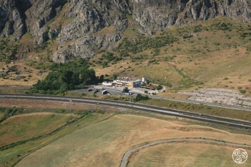 View of Hotel La Yedra and scenic Andalusian roads © Booking.com/Hotel La Yedra