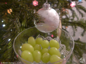 12 lucky grapes, one for each month of the forthcoming year. © Michelle Chaplow