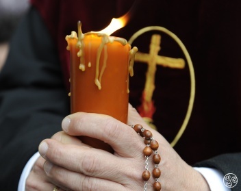 Wicks, candles, and rosary beads can all be found at Ojeda © Michelle Chaplow