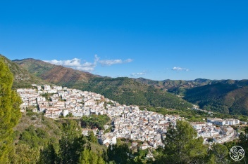 The white village of Ojen © Michelle Chaplow
