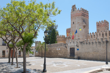 Explore the historic Plaza de Alfonso X El Sabio in El Puerto de Santa María, a charming square surrounded by beautiful architecture, local cafes, and rich local culture © Michelle Chaplow