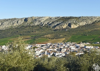 The village of Cuevas del Becerro © Michelle Chaplow