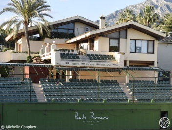 A luxurious tennis court in Puente Romano.