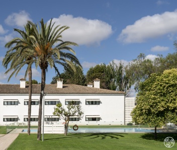  Take a dip in the pool at the Antequera Parador © Paradores