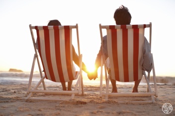 couple beach chair © iStock