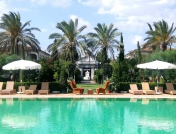 Pool-side view © Booking.com / Hotel Monasterio de San Martín