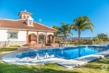 Clear views outside Villa Catalina © Booking.com / Villa Catalina