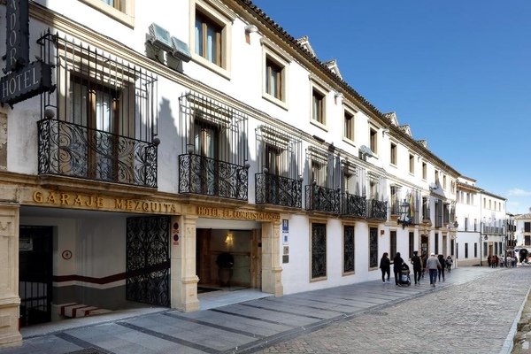 Hotel Conquistador opposite the Mosque - Cathedral  © Booking