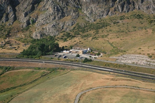 View of Hotel La Yedra and scenic Andalusian roads © Booking.com/Hotel La Yedra