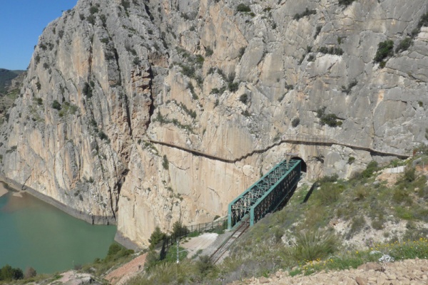 The South Entrance, check out this cliff hanger walkway © Michelle Chaplow