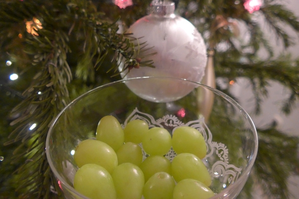 12 lucky grapes, one for each month of the forthcoming year. © Michelle Chaplow